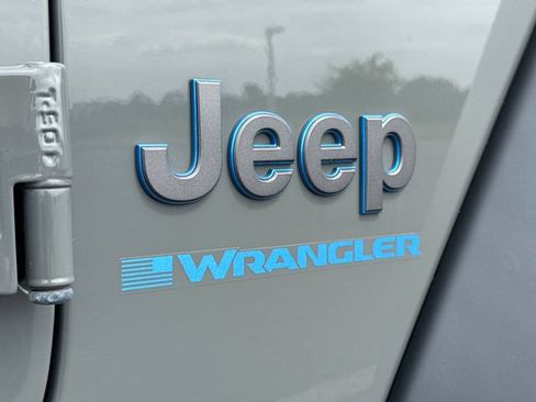 Used 2023 Jeep Wrangler Unlimited w/ Cold Weather Group AWD/4WD image 17