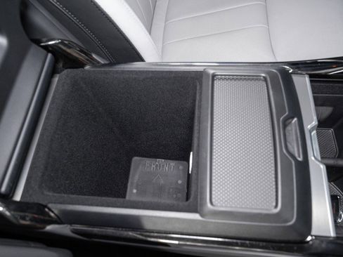 Used 2025 Land Rover Range Rover Sport Dynamic SE image 21