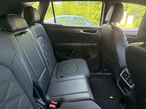 Used 2024 Volkswagen Atlas Cross Sport SE FWD image 14
