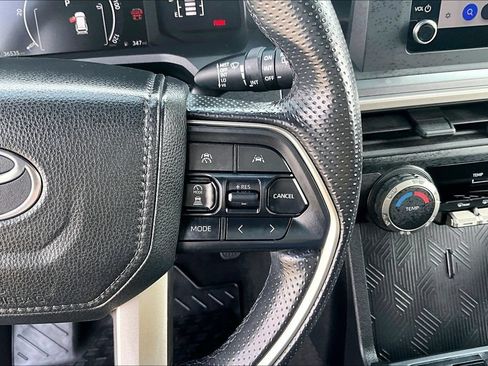 Used 2025 Toyota 4Runner SR5 AWD/4WD image 19