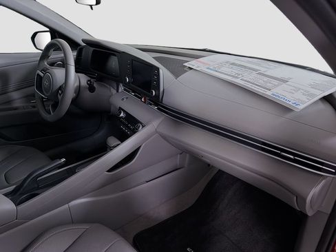 Used 2025 Hyundai Elantra Sport image 27