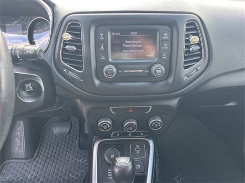 Used 2018 Jeep Compass Latitude w/ Cold Weather Group image 17