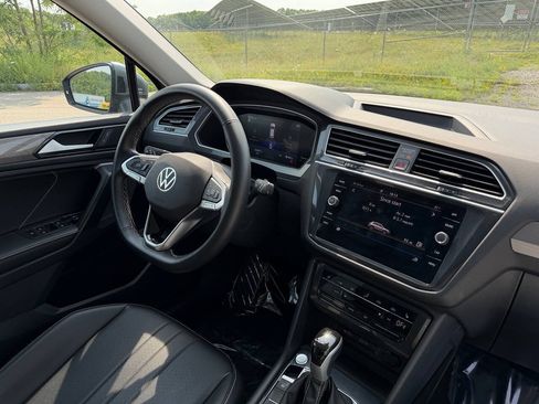 Used 2024 Volkswagen Tiguan SE w/ Panoramic Sunroof Package AWD/4WD image 20
