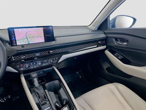Certified 2025 Honda Accord Touring image 25