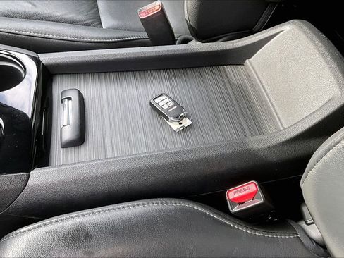 Used 2020 Honda Pilot Touring image 38