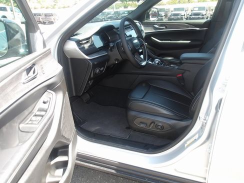 New 2025 Jeep Grand Cherokee L Limited w/ Luxury Tech Group II image 12