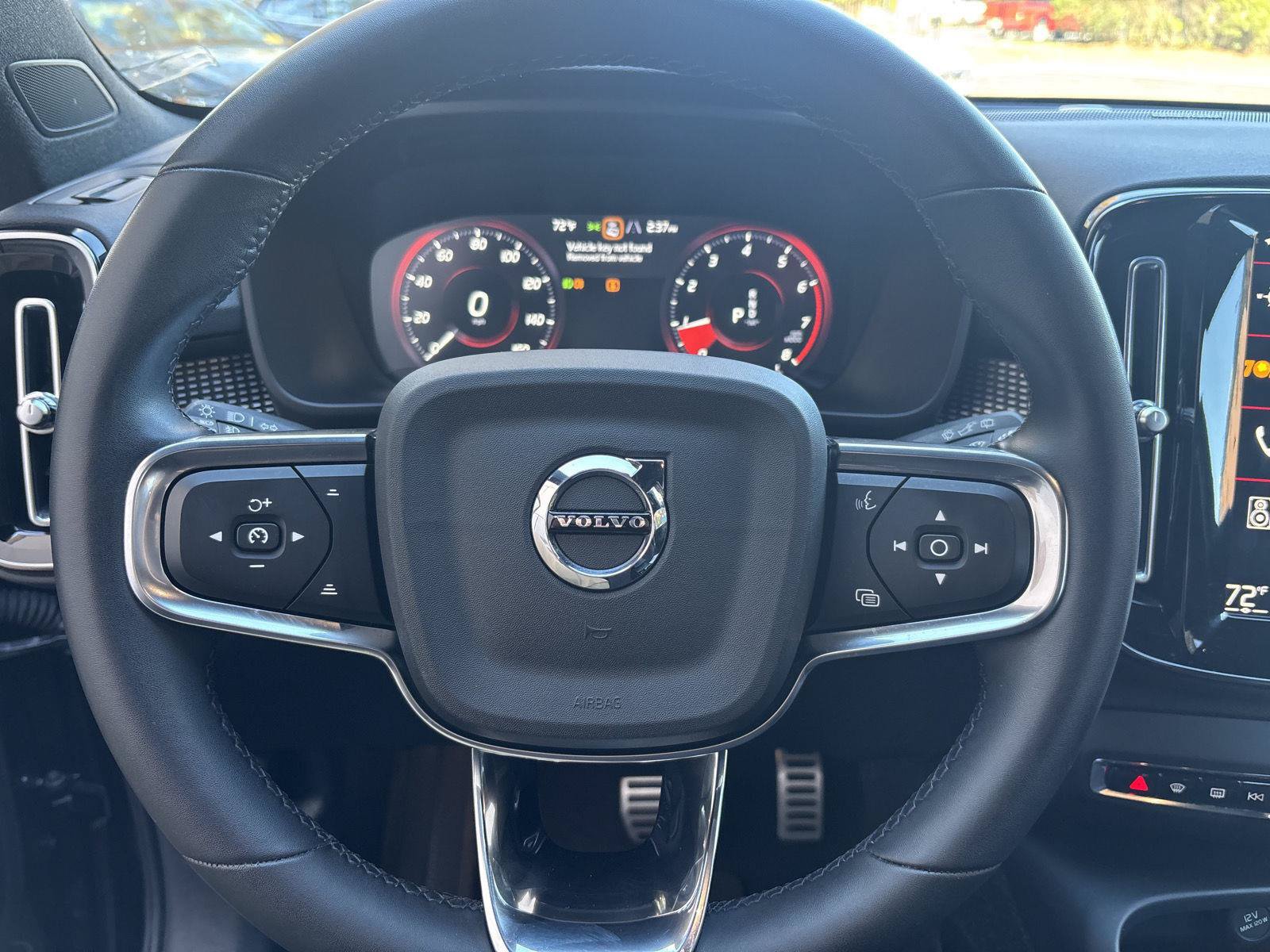 Used 2022 Volvo XC40 T5 R-Design w/ Advanced Package AWD/4WD image 16