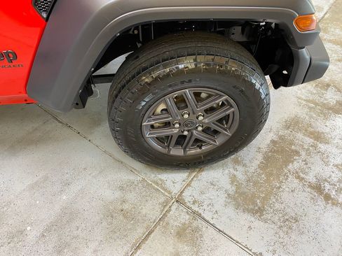Used 2025 Jeep Wrangler Unlimited Sport AWD/4WD image 15