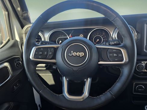 Used 2018 Jeep Wrangler Unlimited Sahara w/ Cold Weather Group image 28