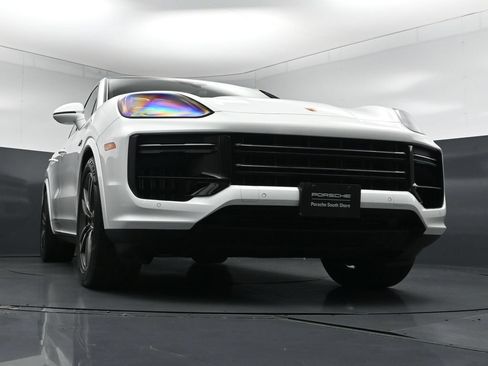Used 2024 Porsche Cayenne Turbo AWD/4WD image 30