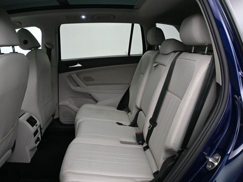 Used 2022 Volkswagen Tiguan SE AWD/4WD image 9