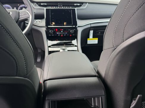 New 2025 Jeep Grand Cherokee L Laredo image 19