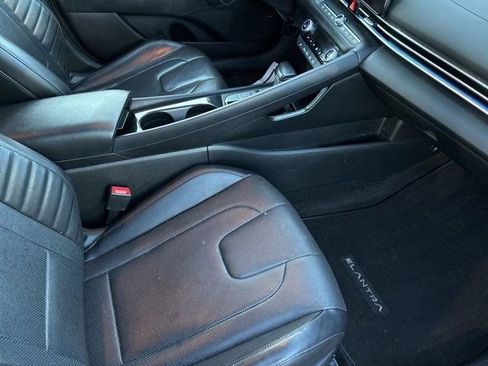 Used 2022 Hyundai Elantra Limited image 41