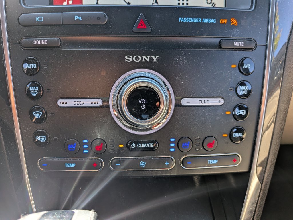 Used 2019 Ford Explorer Limited w/ Class III Trailer Tow Package FWD image 21