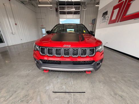 Used 2025 Jeep Compass Trailhawk AWD/4WD image 21