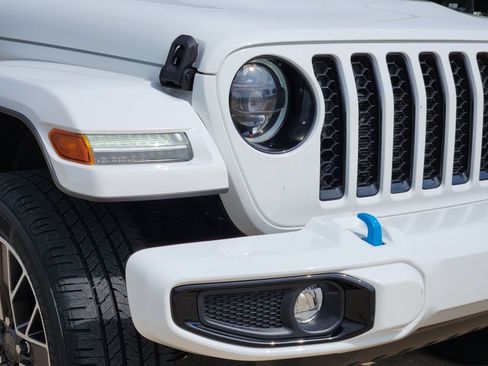 Used 2023 Jeep Wrangler Unlimited Sahara AWD/4WD image 9