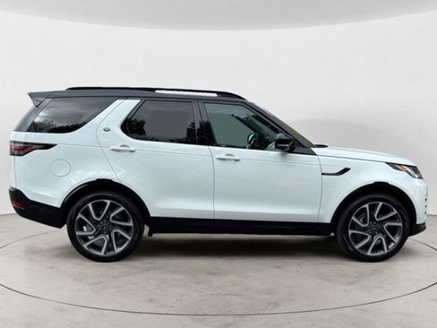Used 2025 Land Rover Discovery Dynamic SE AWD/4WD image 3