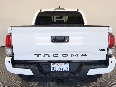 Used 2022 Toyota Tacoma TRD Sport w/ Technology Package RWD image 5
