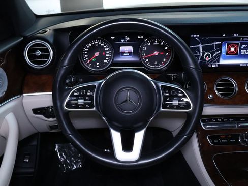 Used 2019 Mercedes-Benz E 300 4MATIC image 19