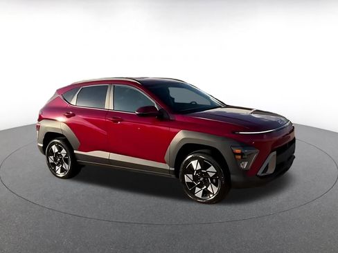 Used 2025 Hyundai Kona SEL image 2