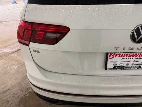 Certified 2023 Volkswagen Tiguan SE R-Line FWD image 17