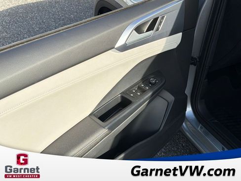 Certified 2025 Volkswagen Taos SE image 13