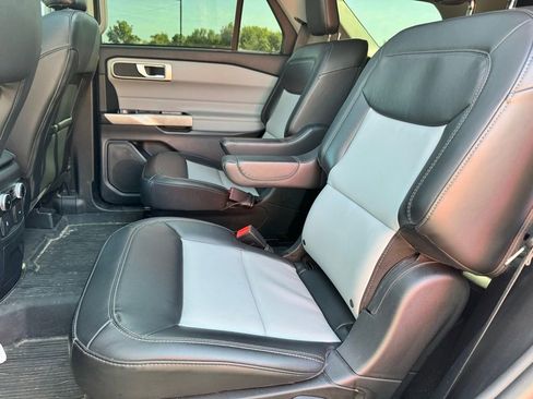 Used 2023 Ford Explorer XLT w/ Equipment Group 202A AWD/4WD image 13