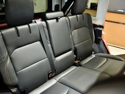 Used 2024 Jeep Wrangler Unlimited Sahara w/ Technology Group AWD/4WD image 26