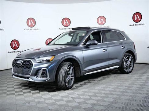 Used 2024 Audi Q5 e Premium Plus w/ Premium Plus Package image 4