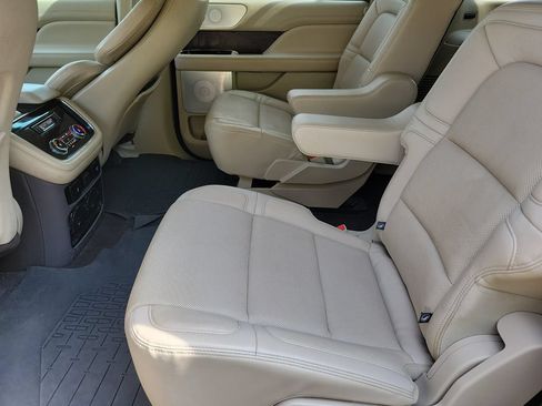 Used 2020 Lincoln Navigator L Reserve w/ Luxury Package AWD/4WD image 13