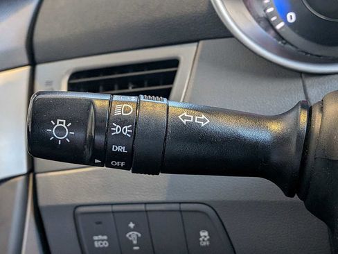 Used 2015 Hyundai Elantra SE image 23