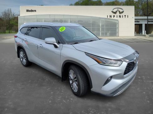 Used 2021 Toyota Highlander Platinum image 2