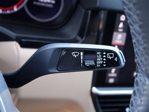 Used 2021 Porsche Cayenne Base image 31