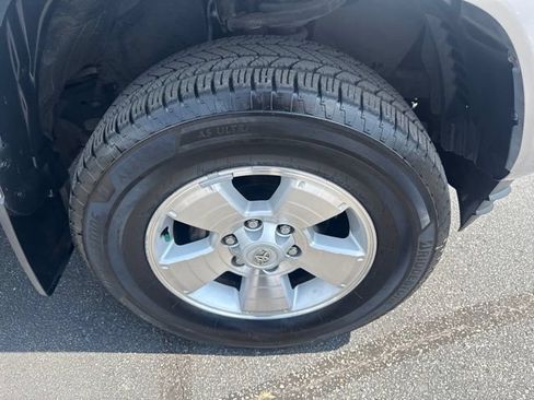 Used 2016 Toyota Tacoma TRD Sport w/ Towing Package RWD image 12
