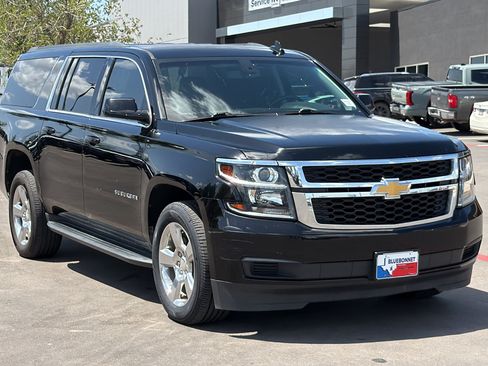 Used 2017 Chevrolet Suburban LS RWD image 3