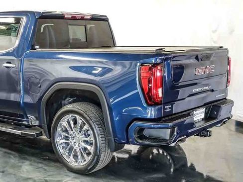 Used 2023 GMC Sierra 1500 Denali w/ Technology Package AWD/4WD image 10