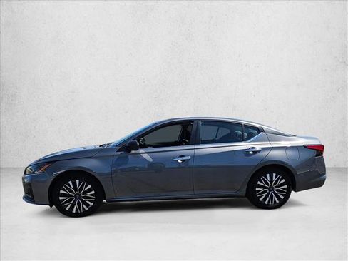 Used 2024 Nissan Altima 2.5 SV FWD image 7