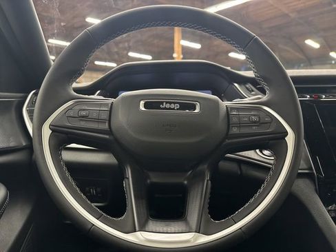 New 2025 Jeep Grand Cherokee L Laredo image 17