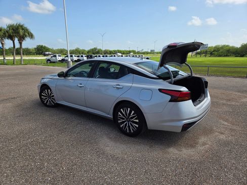 Used 2024 Nissan Altima 2.5 SV FWD image 25