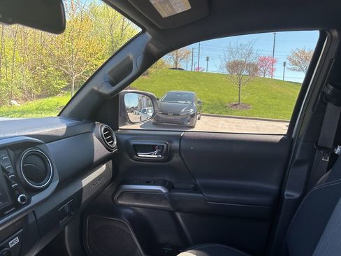 Used 2023 Toyota Tacoma TRD Off-Road w/ Technology Package AWD/4WD image 24