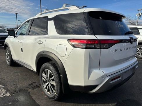 New 2025 Nissan Pathfinder SL image 6