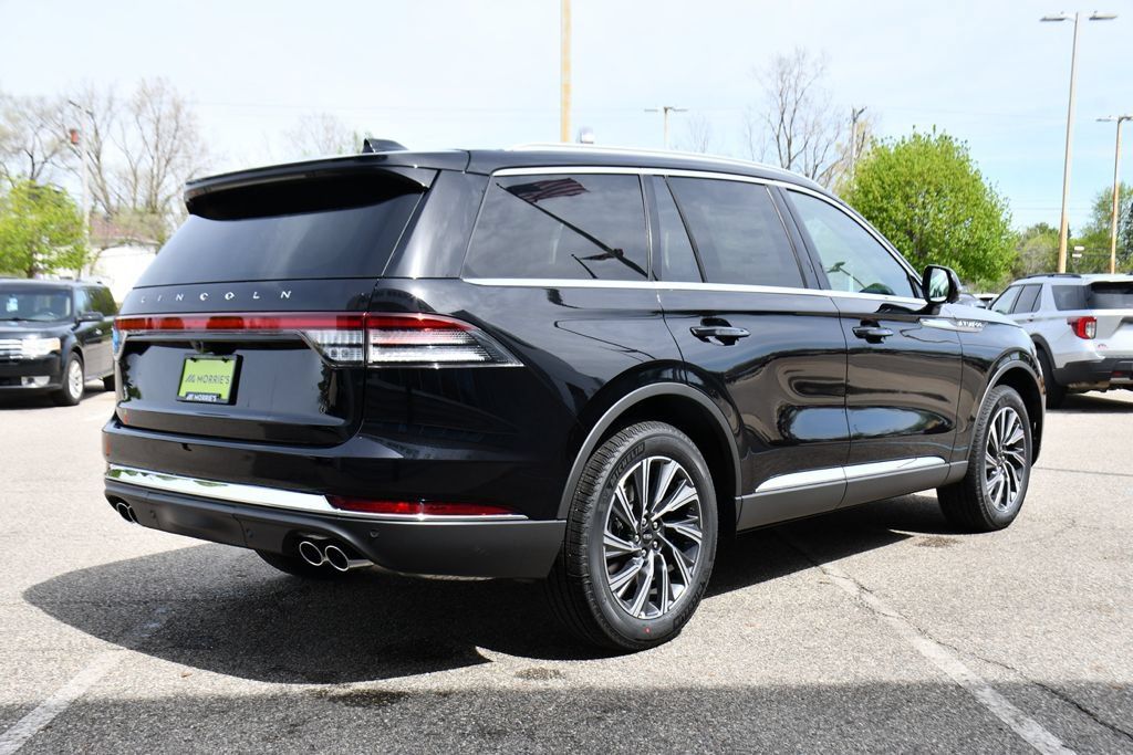 Used 2026 Lincoln Aviator AWD image 6