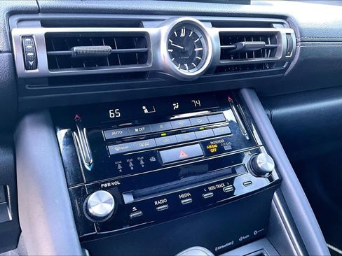 Used 2022 Lexus IS 300 image 36