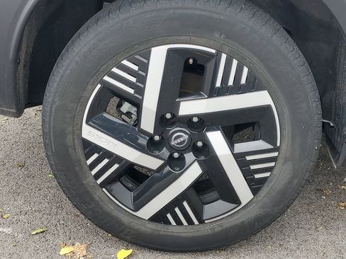 Used 2025 Nissan Kicks SV FWD image 5