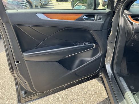 Used 2019 Lincoln MKC Select w/ Select Plus Package AWD/4WD image 18