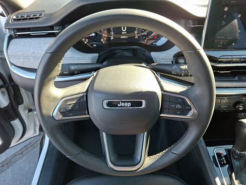 Used 2024 Jeep Compass Latitude image 18