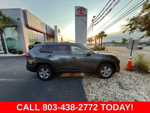 Used 2025 Toyota RAV4 XLE AWD/4WD image 2