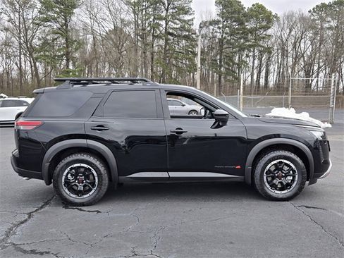 New 2026 Nissan Pathfinder SV image 2