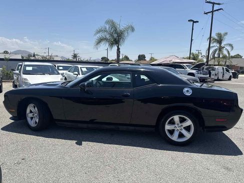 Used 2013 Dodge Challenger SXT RWD image 2