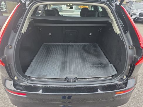 Certified 2022 Volvo XC60 B5 Momentum w/ Climate Package image 16